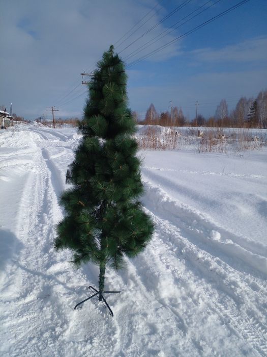 Елка декоротивная  высота 2.1м.