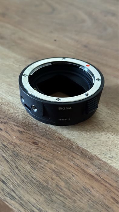 Adaptor Sigma MC-21 (EF → L-Mount) – folosit, stare bună