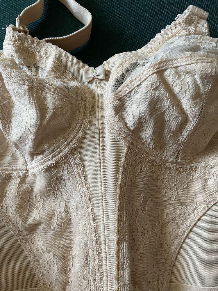Sutien   corset / bustiera      NOU     Bej TRIUMPH