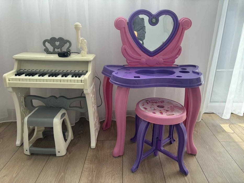 Детска тоалетка и пиано
