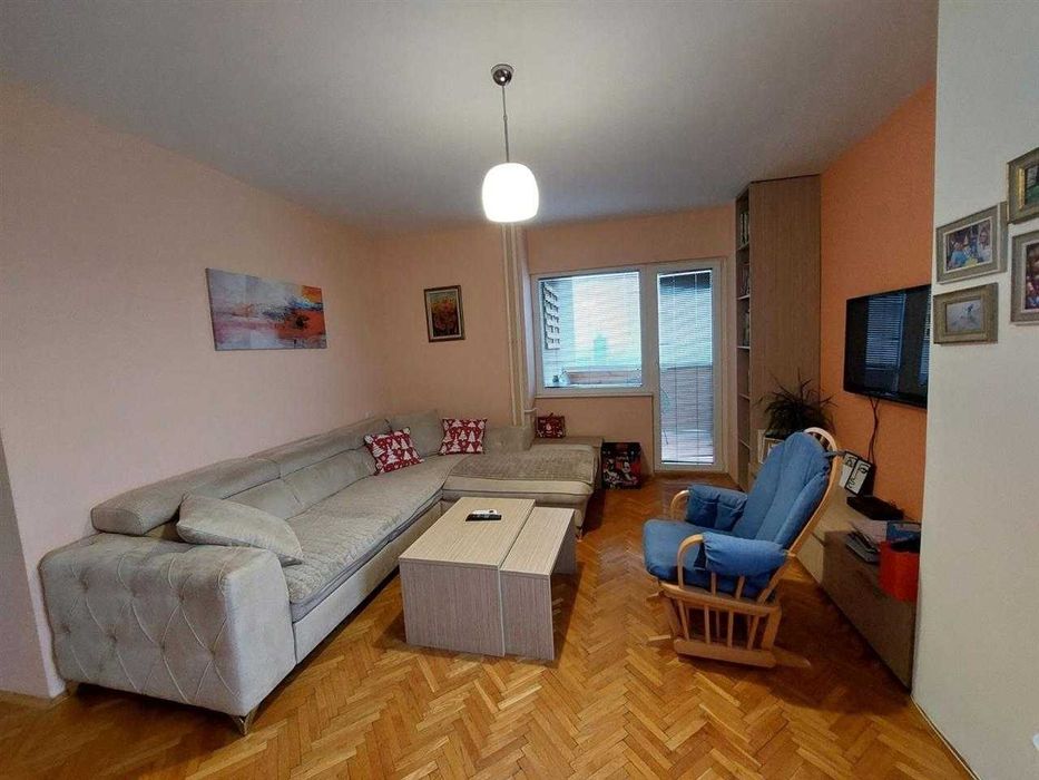 Дава се под наем Двустаен апартамент в София, Света Троица - 75 кв.м за 612 € - Снимка #2