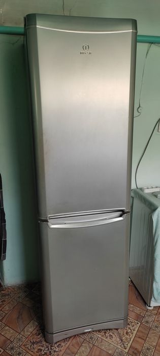 Продам холодильник не рабочий (нужен ремонт)