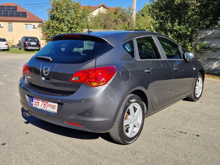 Opel Astra J Hatchback 1,4 t benzină