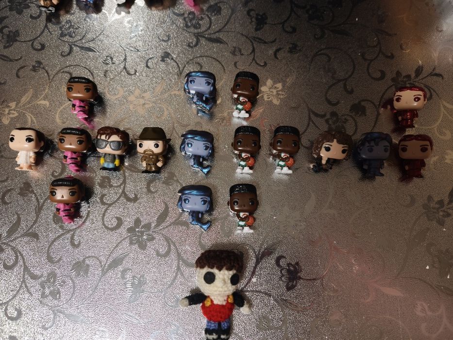 Фигурки Очень странные дела Kinder