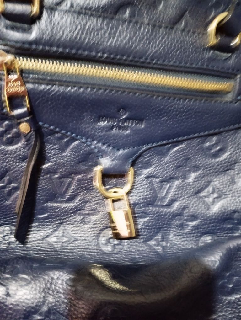 Vând geantă Louis Vuitton