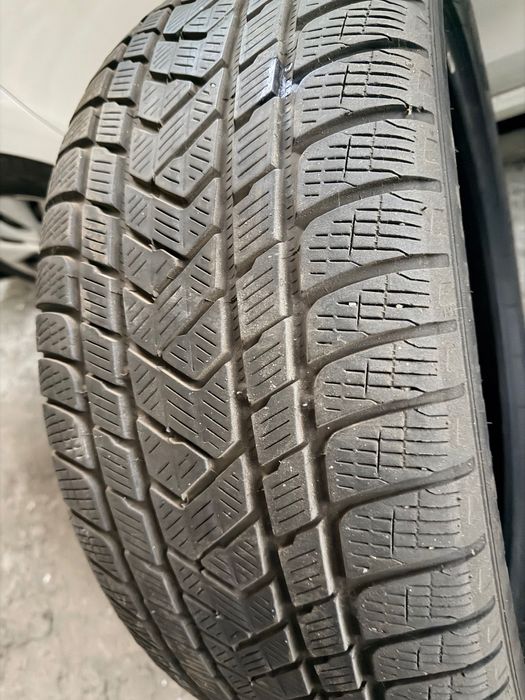 Продавам гуми  Pirelli Scorpion 275 40 22