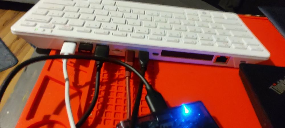 Raspberry pi 500  + Monitor Touchscreen 8,5 inch