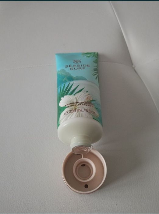 Vând crema de corp parfumata de la Victoria Secret,noua ,sigilata, ori