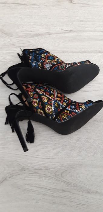 Sandale cu toc cui si snur marimea 36-37