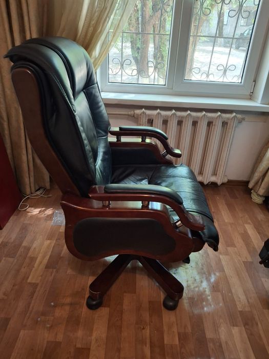 Продам кожаное кресло