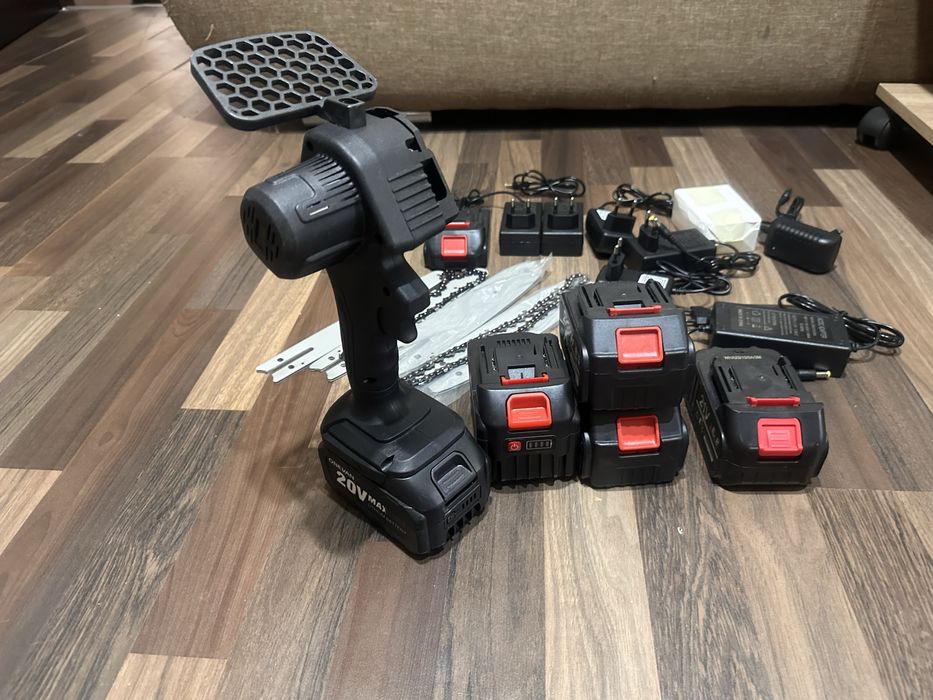 Incarcatoare ,acumulatori,lantu si lame de mini drujbe si altele