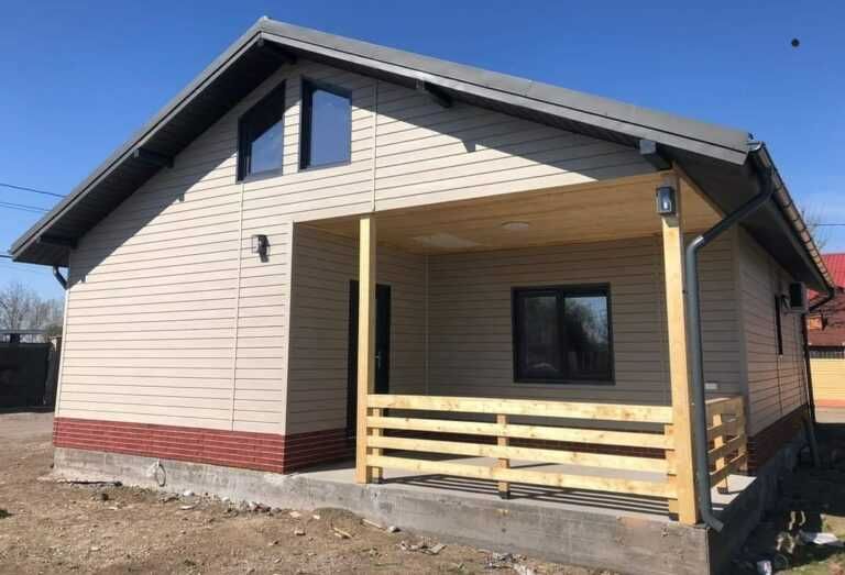 Casa modulara și garaje auto din structura metalica si panou sandwich