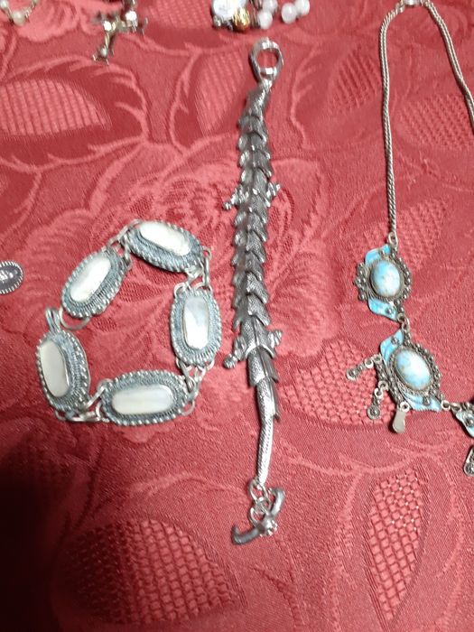 Стари  бижута и  броници с перли