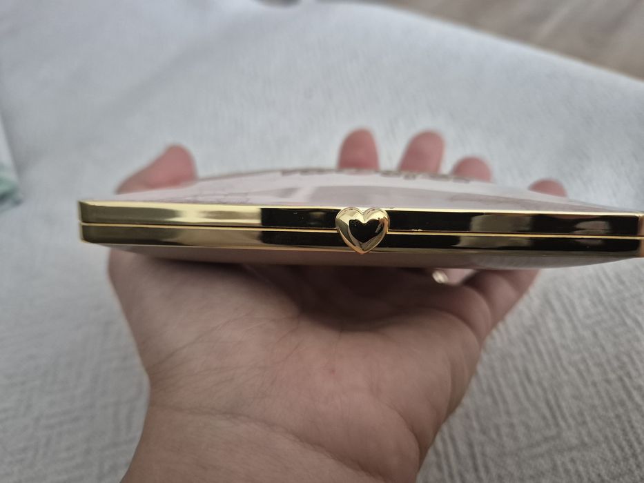 Too Faced NATURAL EYES – Paletă de farduri de pleoape în nuanțe ne