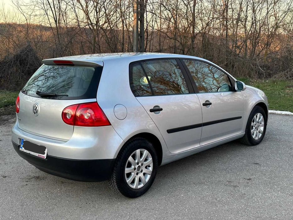 Vând golf 5 pentru mai multe detali sunați la numărul din anunt.