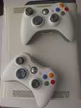 Xbox 360, două controlare cu 120GB