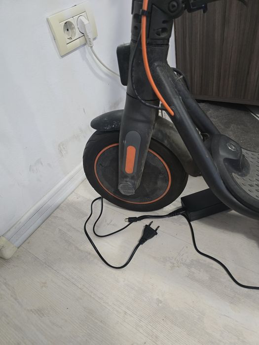 Vând trotinetă electrică Ninebot KickScooter F40E by Segway