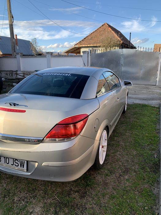 Opel Astra H TwinTop (Decapotabil]