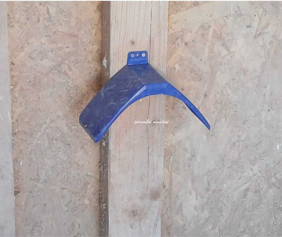 Vând odihnitori albastre din plastic pentru porumbei