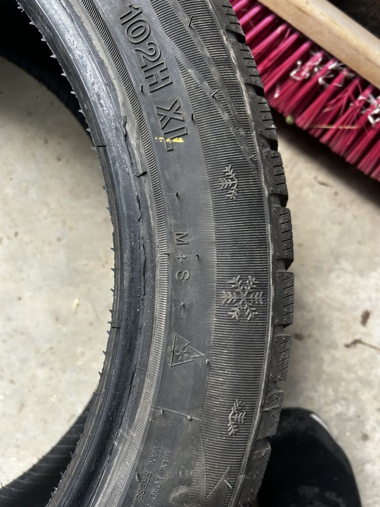 Продавам чисто нови зимни гуми 245/45 R19