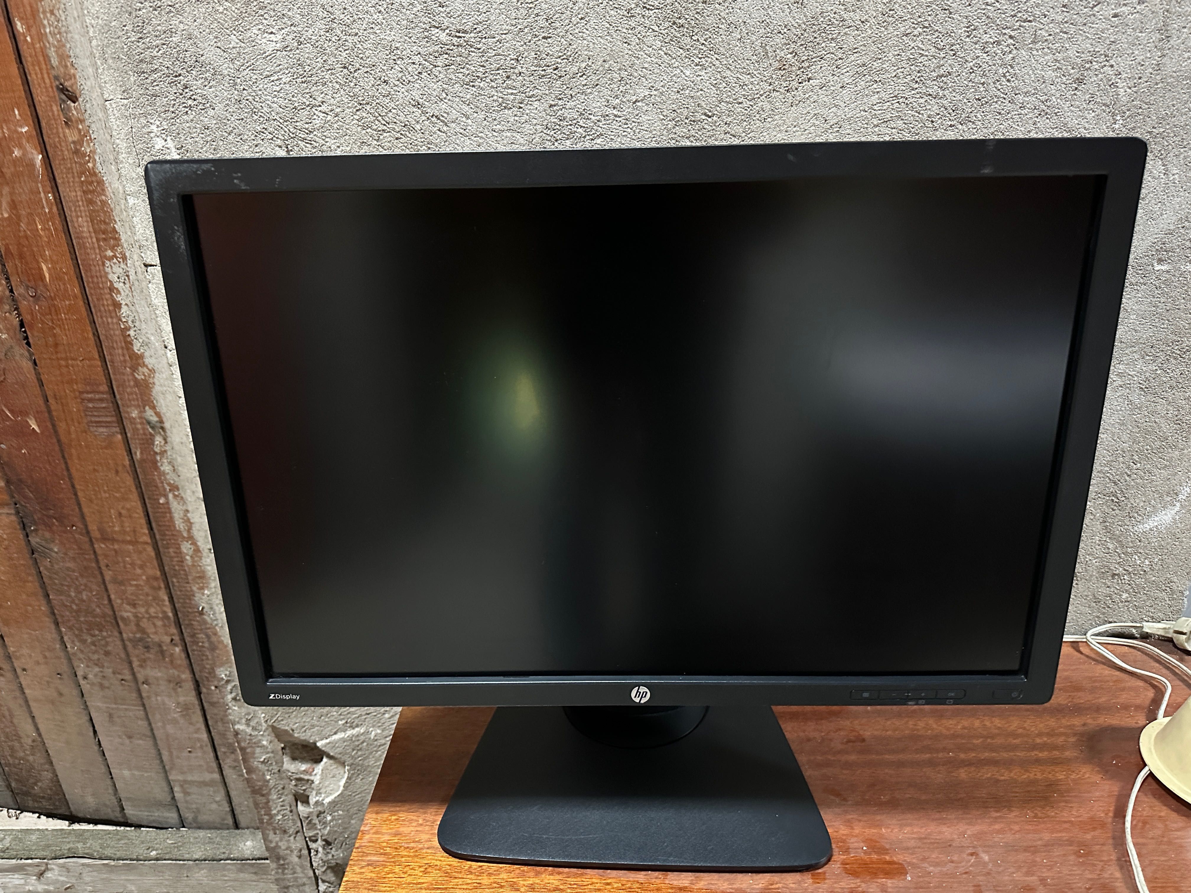 Монитор HP Z Display Z24i (2 броя)