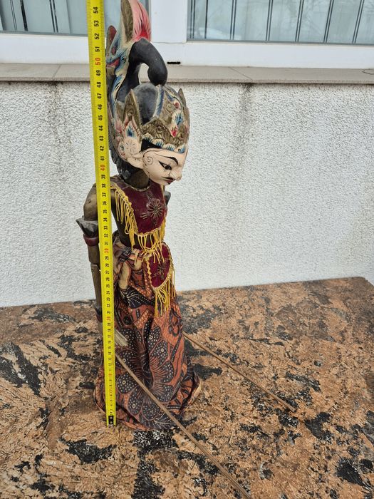 Vând o papusa statuieta lemn,scluptata pictata manual ,made Indonezia