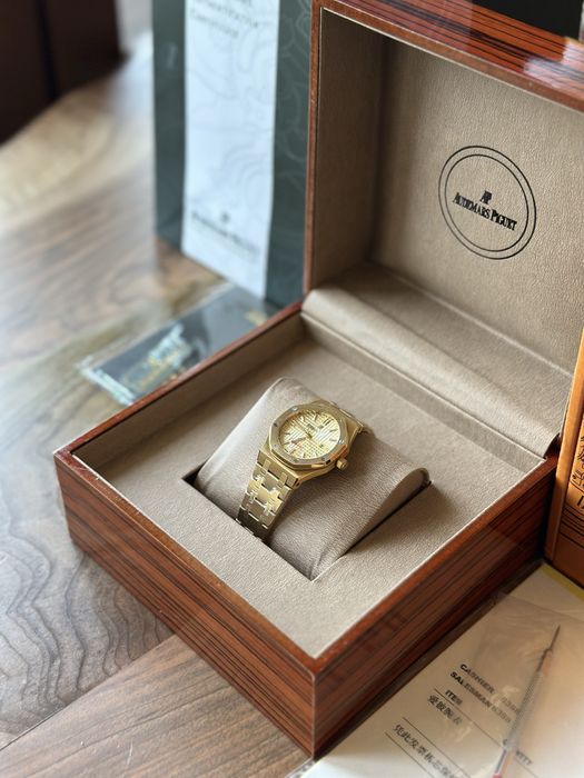 Audemars Piguet Gold 33 mm Quartz - дамски модел