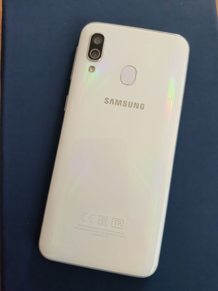 Продам Samsung A40