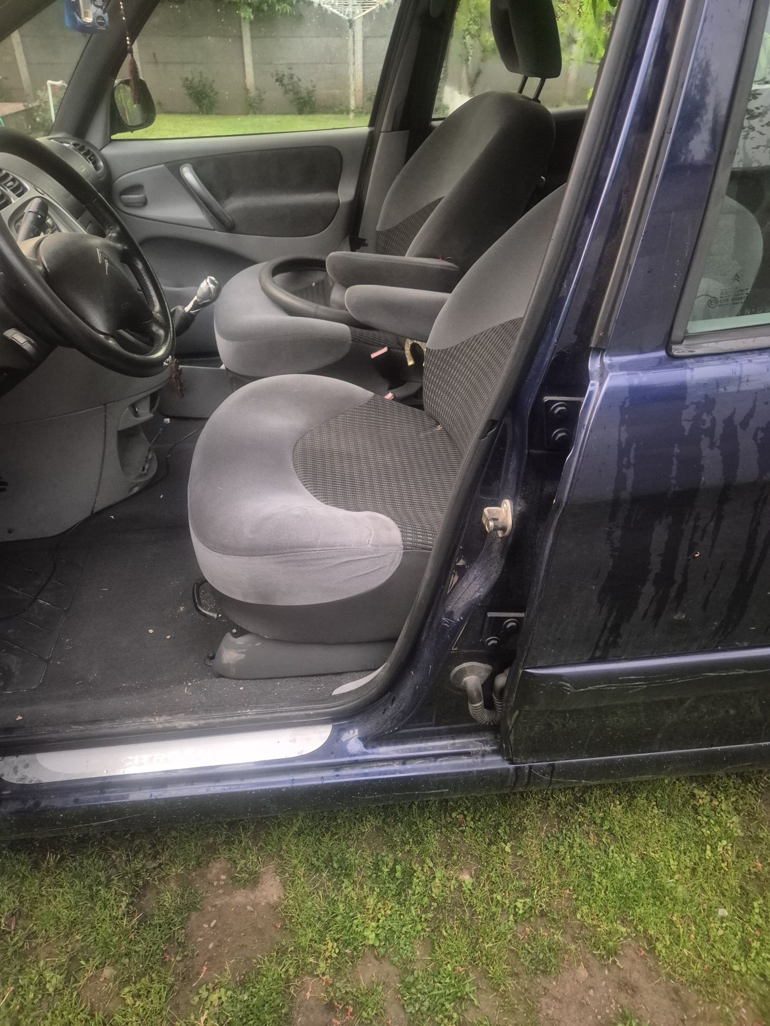 Vând Citroen Xara Picasso 1,6 HDI  pentru piese.