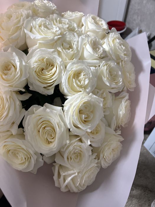 Цветы белые розы метровые