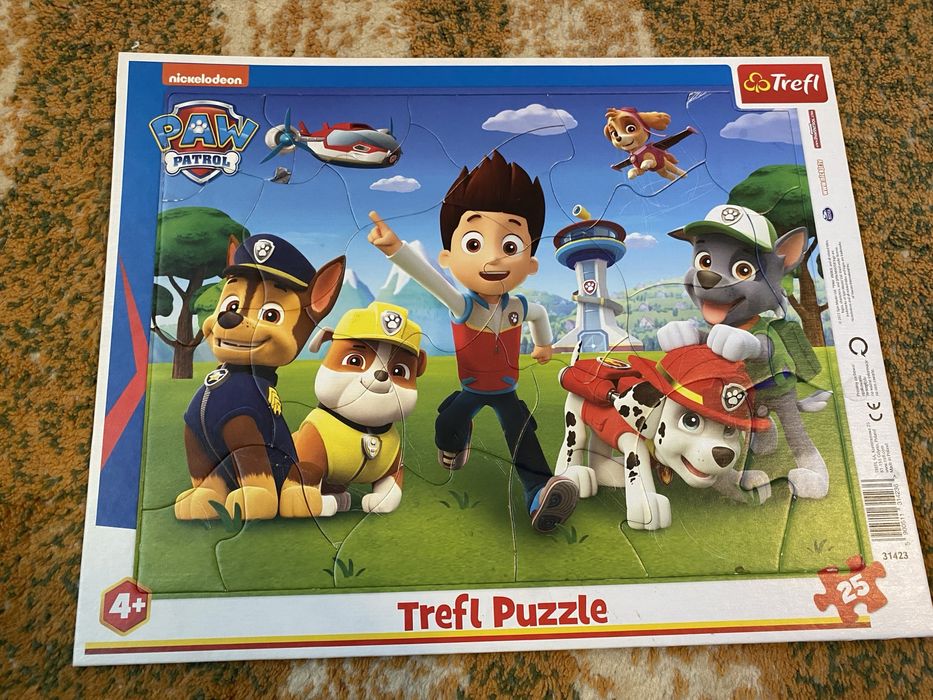 Vând lot de puzzle Trefl (3+)