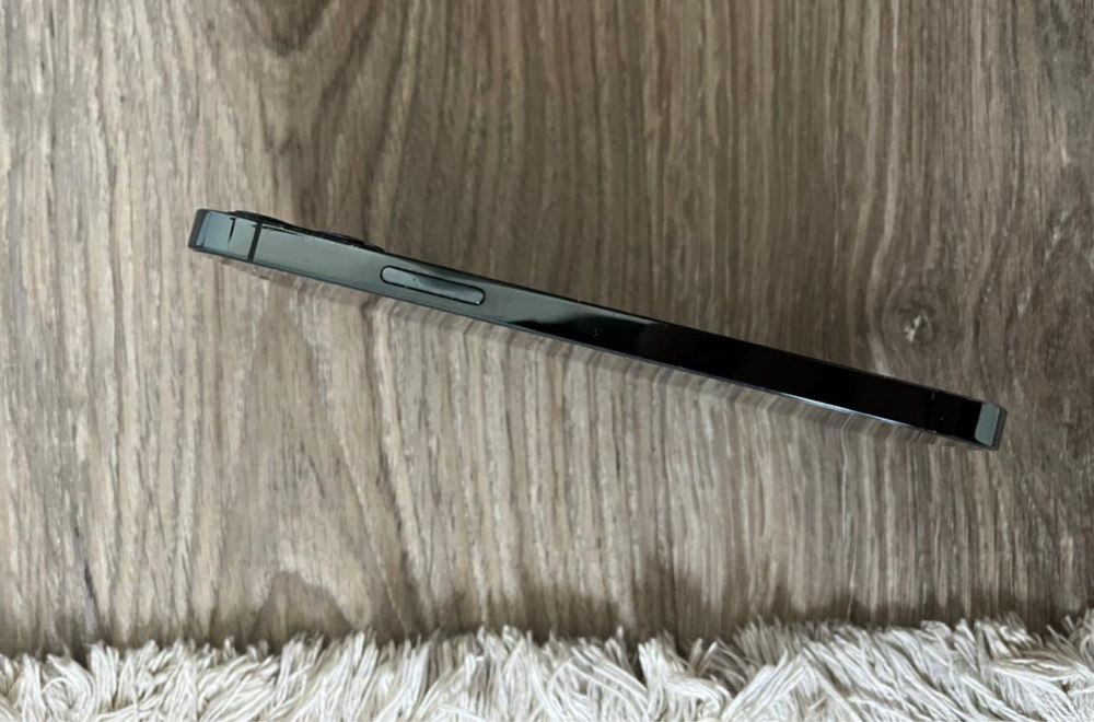 Продается iPhone 12 про
