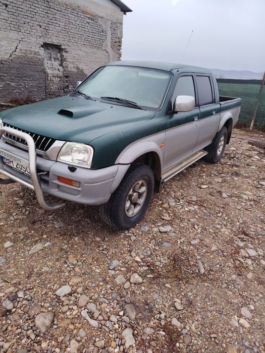 Mitsubishi l200 anul 2000