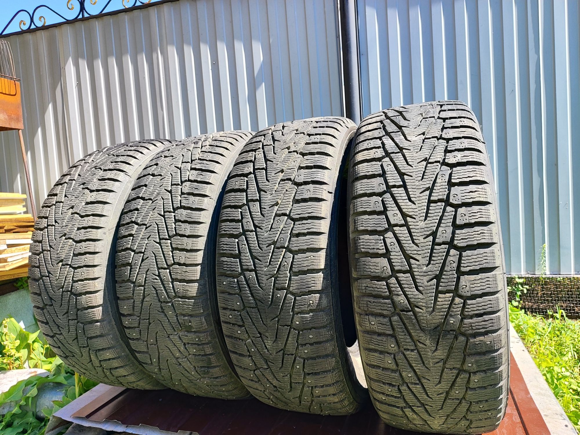 Шины шипы  265/60/R18, Nokian. Комплект 4 шт.