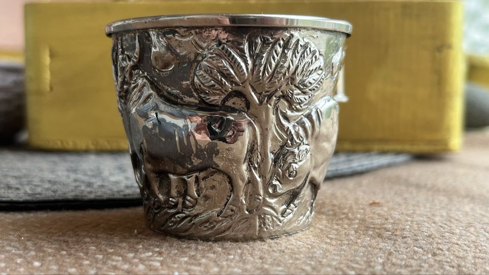 Сребърна чаша с антични мотиви - 900 проба
