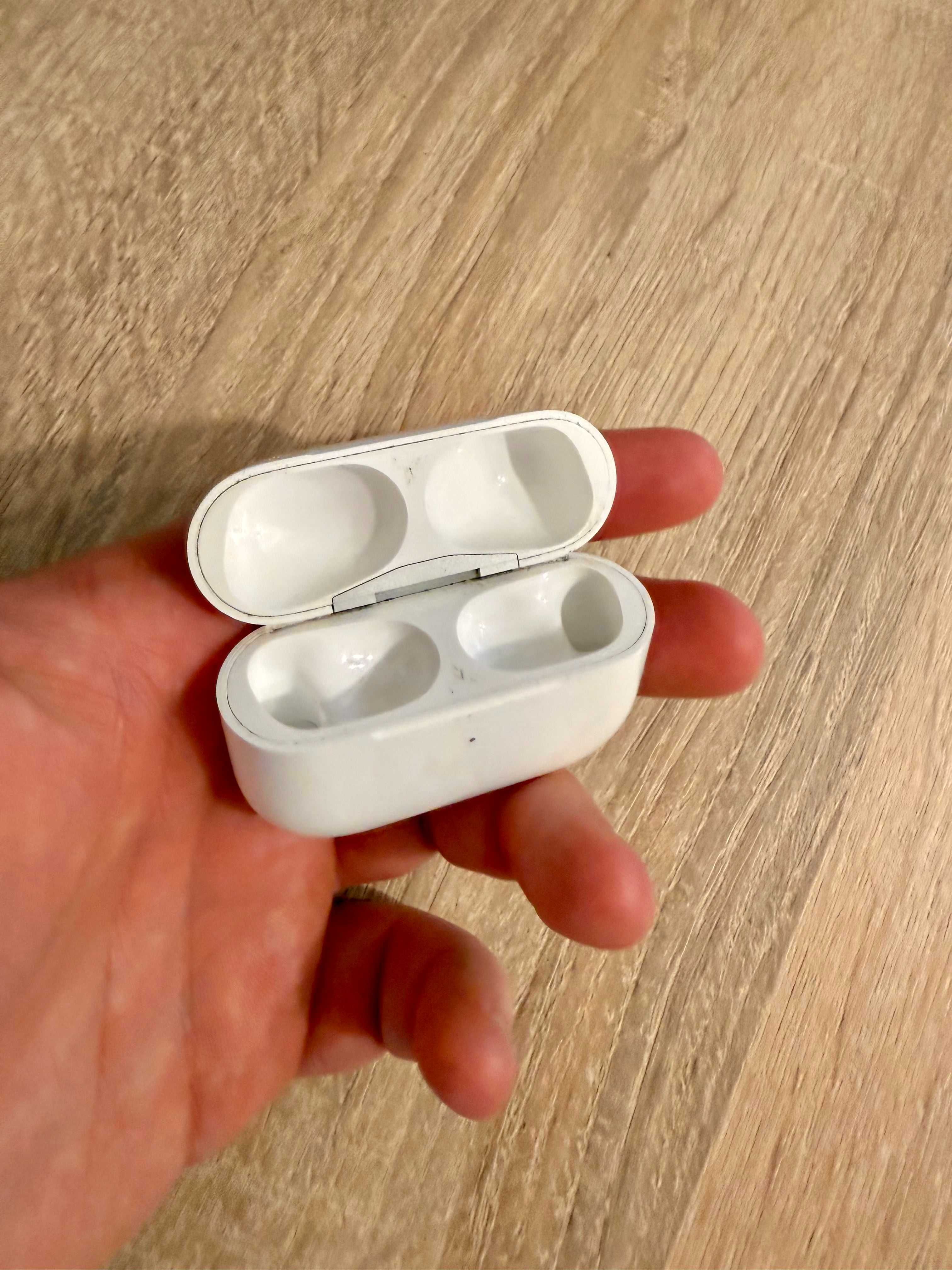 Airpods Pro (prima generatie) - Carcasa (case) de incarcare originala