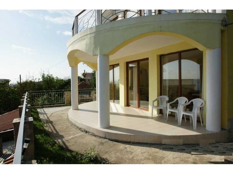 Дава се под наем Къща в Бургас, Център - 220 кв.м за 1300 € - Снимка #2