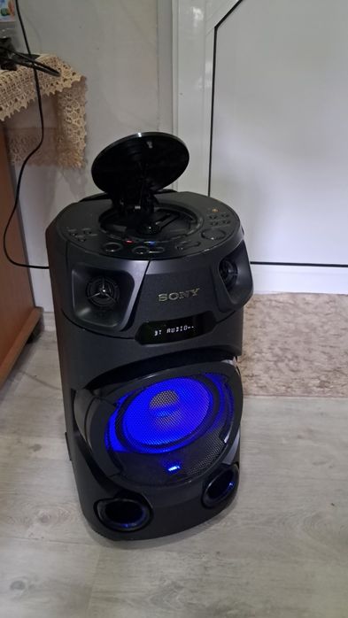 Продавам Sony Mhc-V13