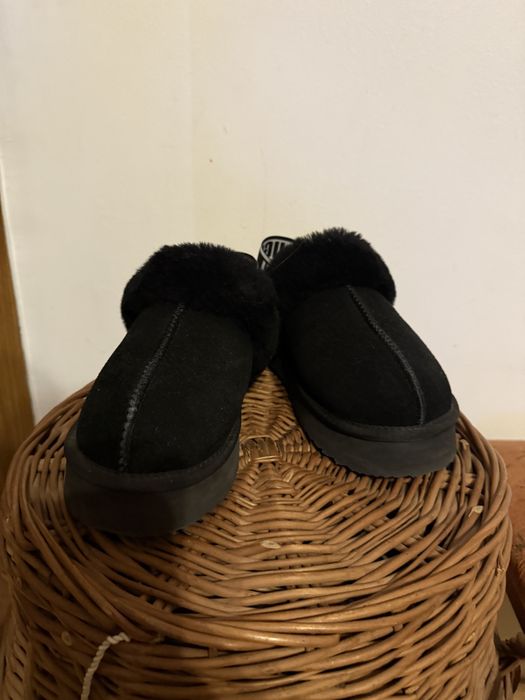 Papuci marca UGG piele intoarsa