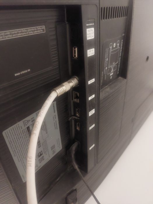 Vând televizor marca Samsung.