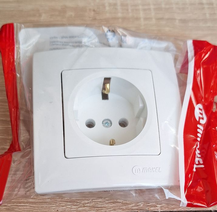 Комплект розклонител и контакт