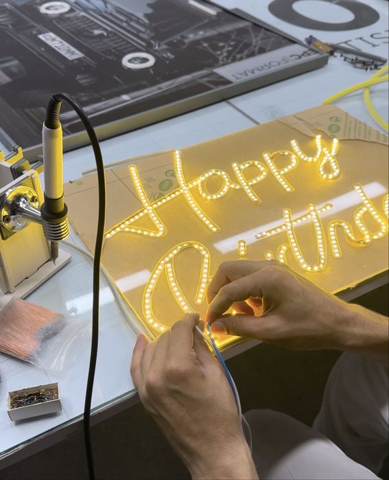 Неон, неоновые буквы и вывески / neon