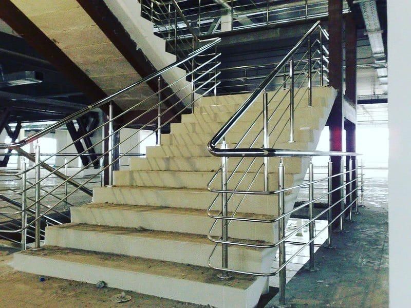 Перила, пандус, ограждения, поручни изнержавеющей стали