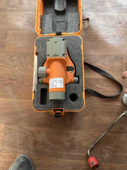 оптический нивелир