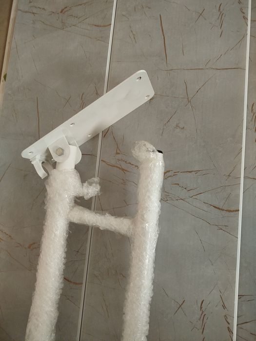 Поручень откидной