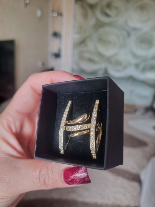 Продам серьги и кольцо медицинское золото.