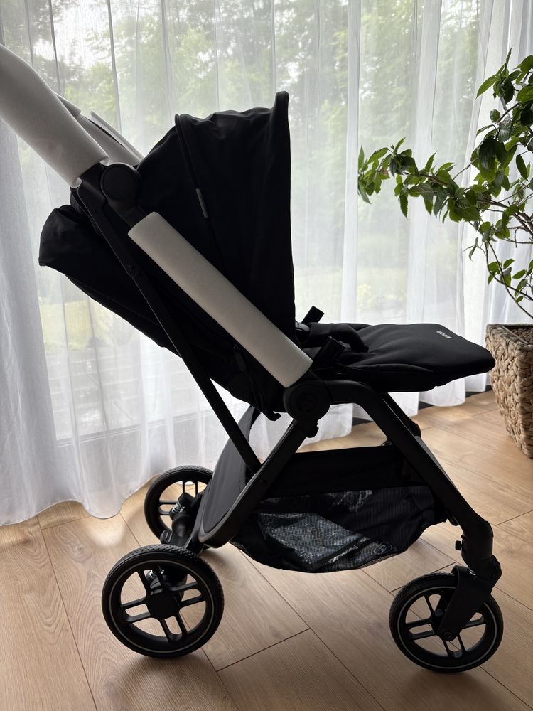 Carucior Maxi Cosi Leona 2 ,ultracompact, scaun reversibil,pana la22kg