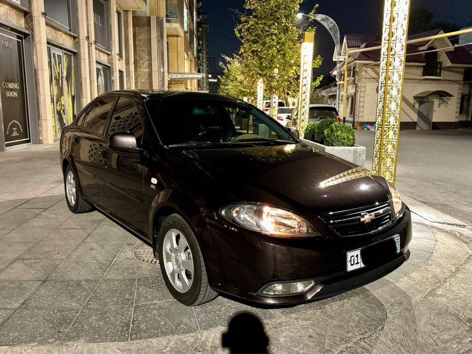 Chevrolet Lacetti 3-поз автомат сотилади, 2019-йил чоко ранг..
