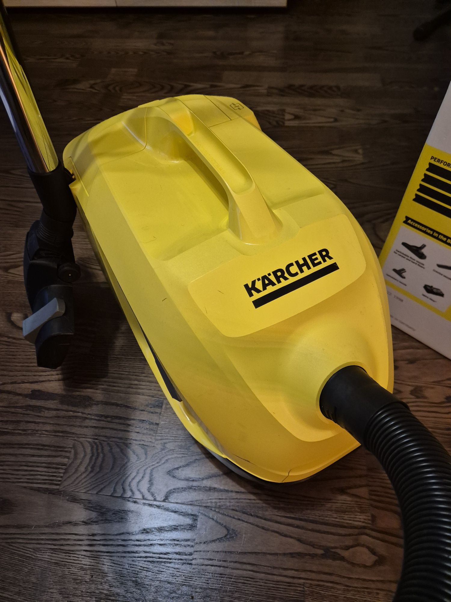 Aspirator Karcher DS6 fără sac cu filtrare prin apă