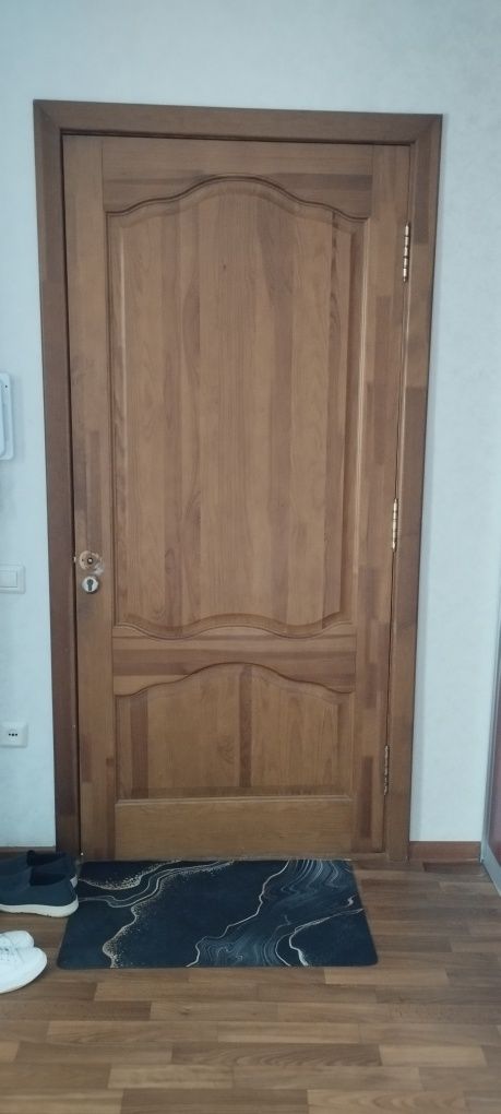 Дверь деревянный входной